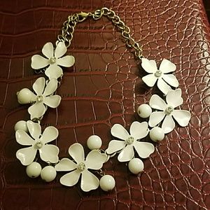 White flower & diamond necklace